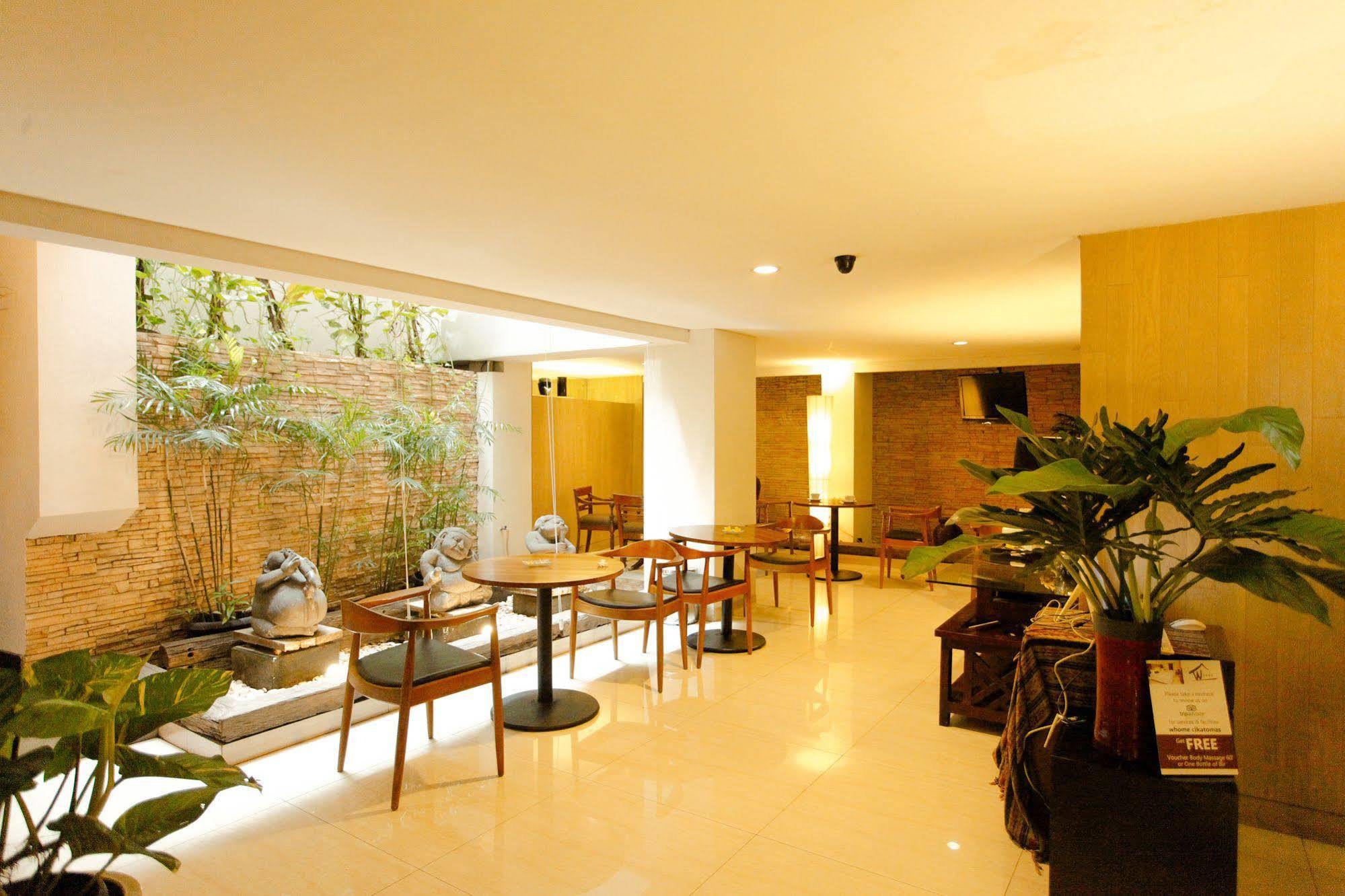 W Home Cikatomas Jakarta Luaran gambar