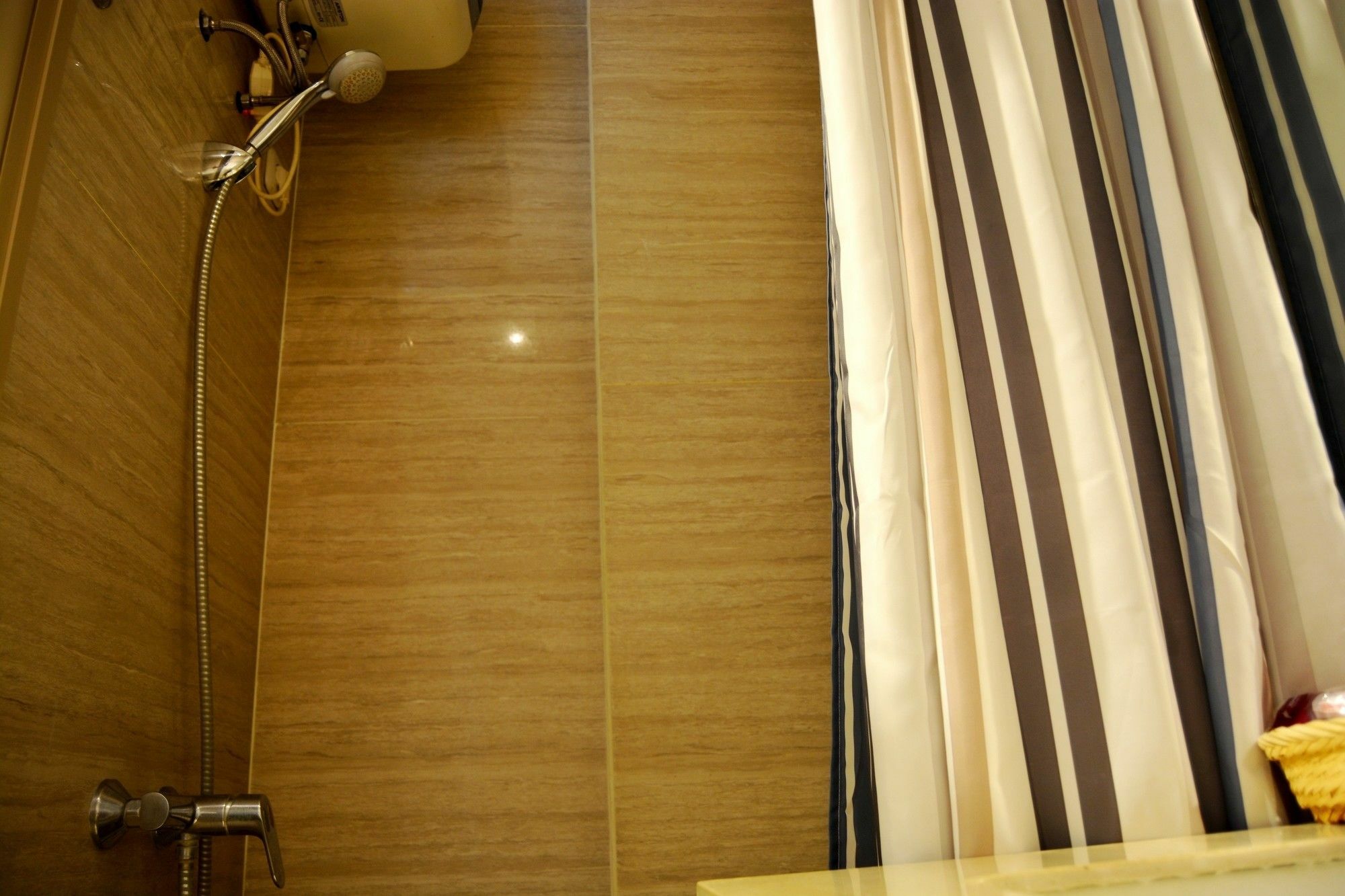 W Home Cikatomas Jakarta Luaran gambar