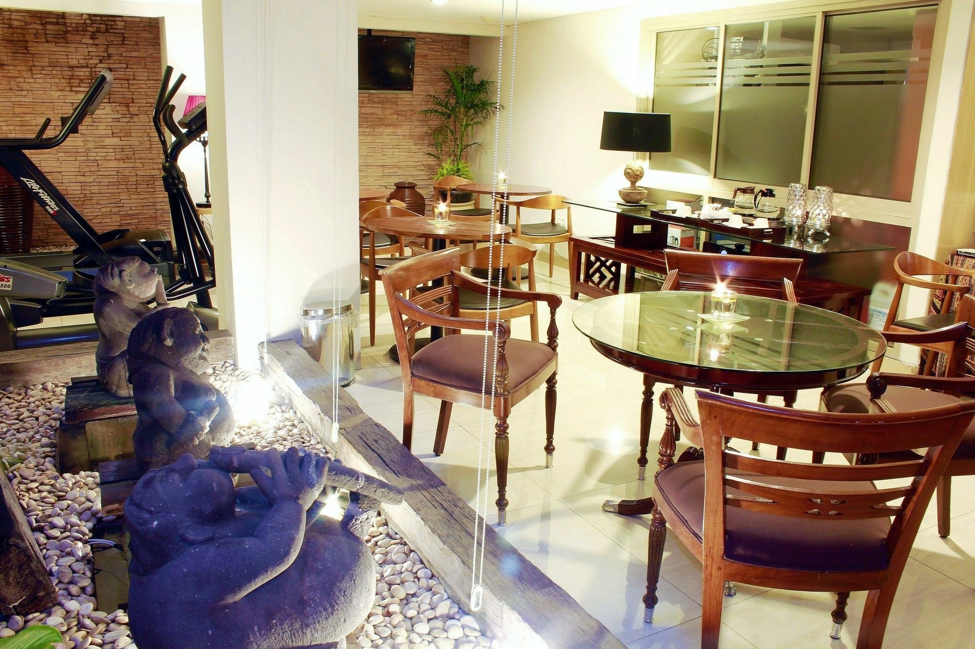 W Home Cikatomas Jakarta Luaran gambar
