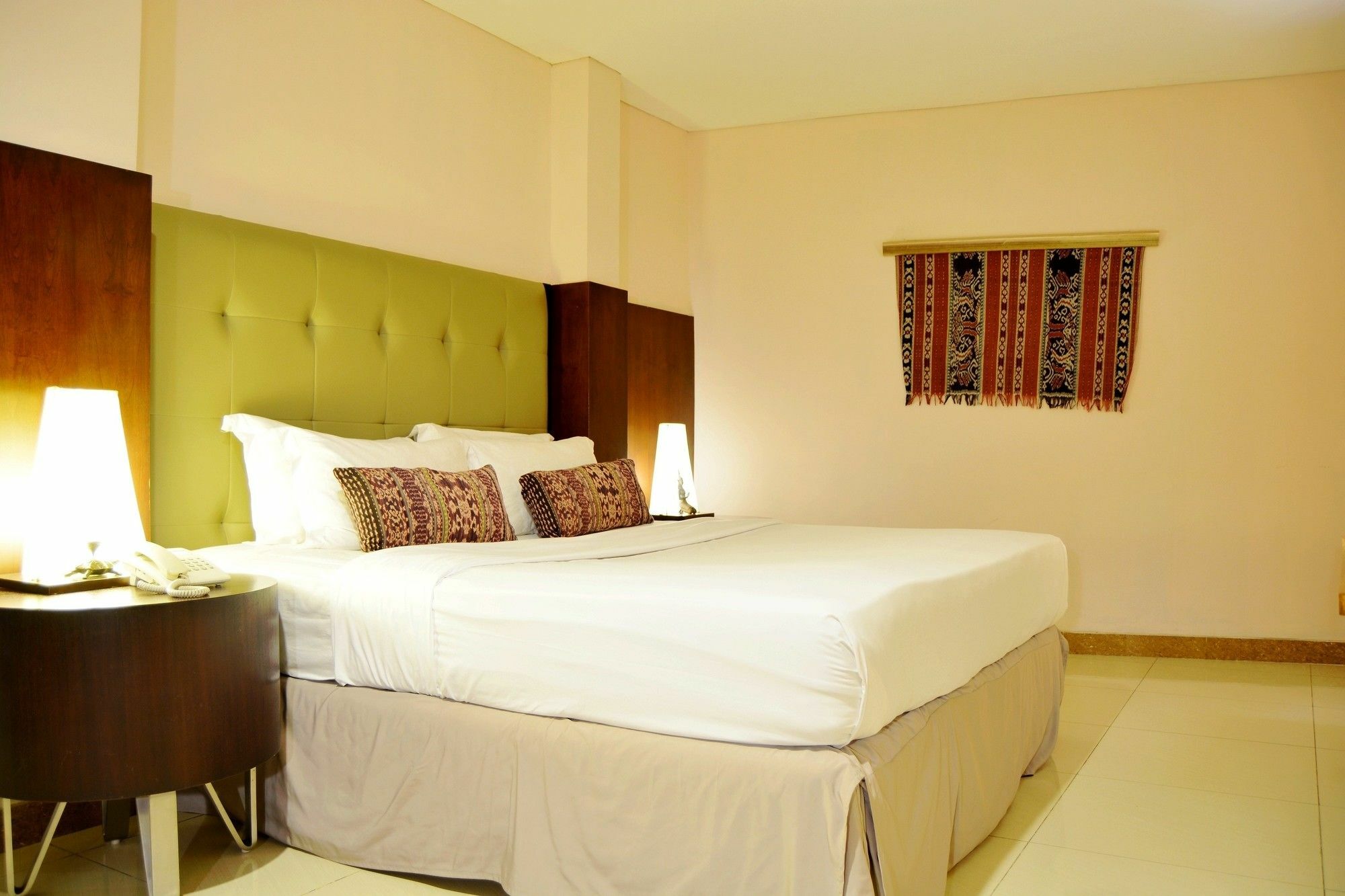 W Home Cikatomas Jakarta Luaran gambar