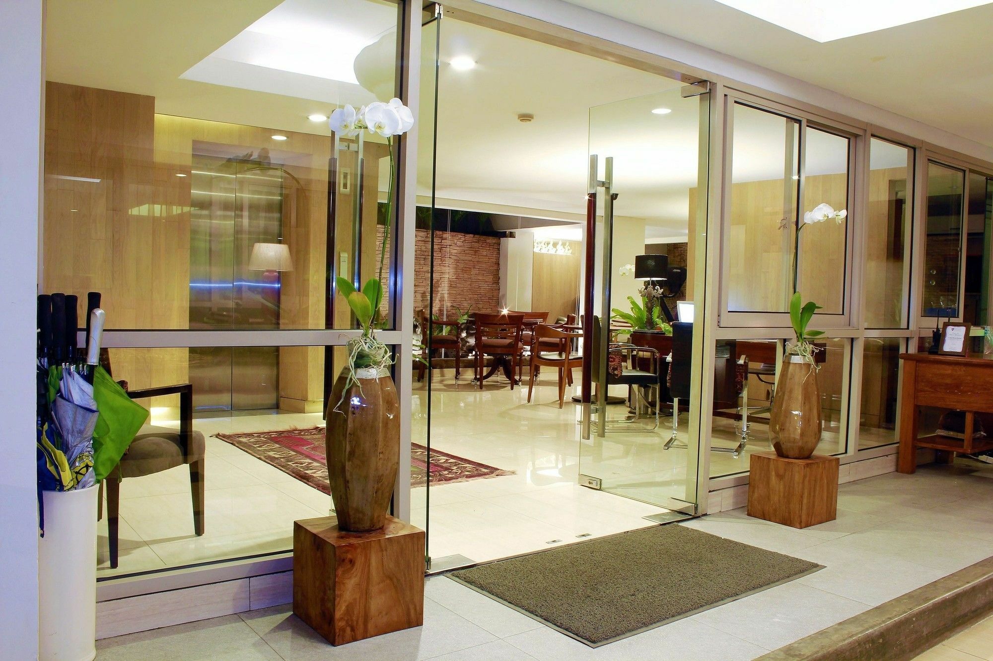 W Home Cikatomas Jakarta Luaran gambar