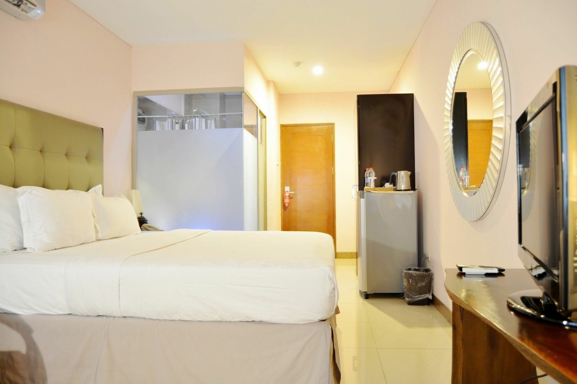 W Home Cikatomas Jakarta Luaran gambar